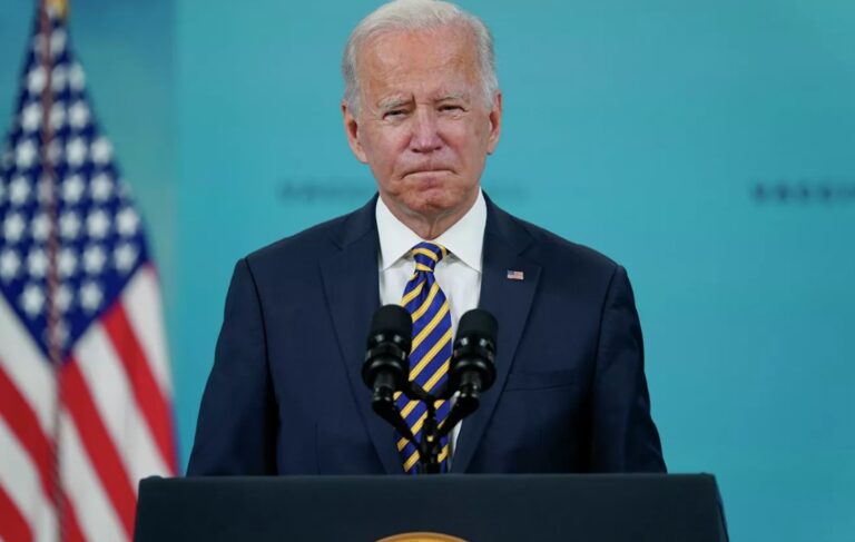 Amerikiečiai įsižeidė dėl Baideno „pasityčiojimo” iš jų intelekto