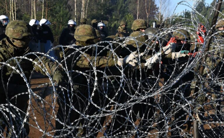 „Atvažiuoja rusų tankai”: Lenkija ruošiasi dramatiškiems pokyčiams