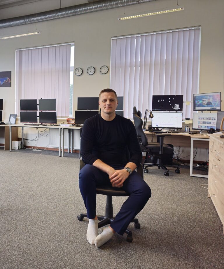 Techninių analitikų mokytojas Tomas Dulkys: „Didžiausia investuotojų ir spekuliantų klaida – noras praturtėti, o ne tapti šios srities profesionalu“