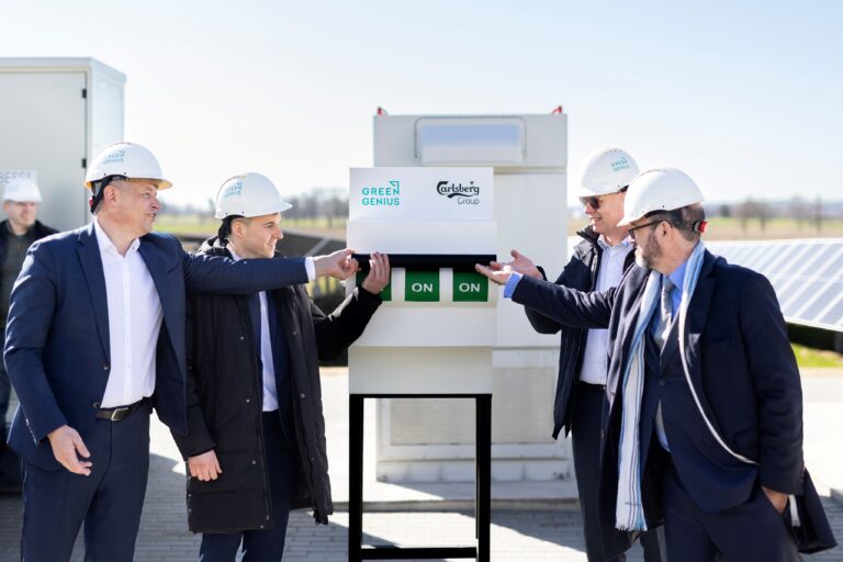 Triguba naujovė už 7,5 mln. eurų: „Green Genius“ pradeda tiekti saulės energiją „Švyturio-Utenos alaus“ daryklai