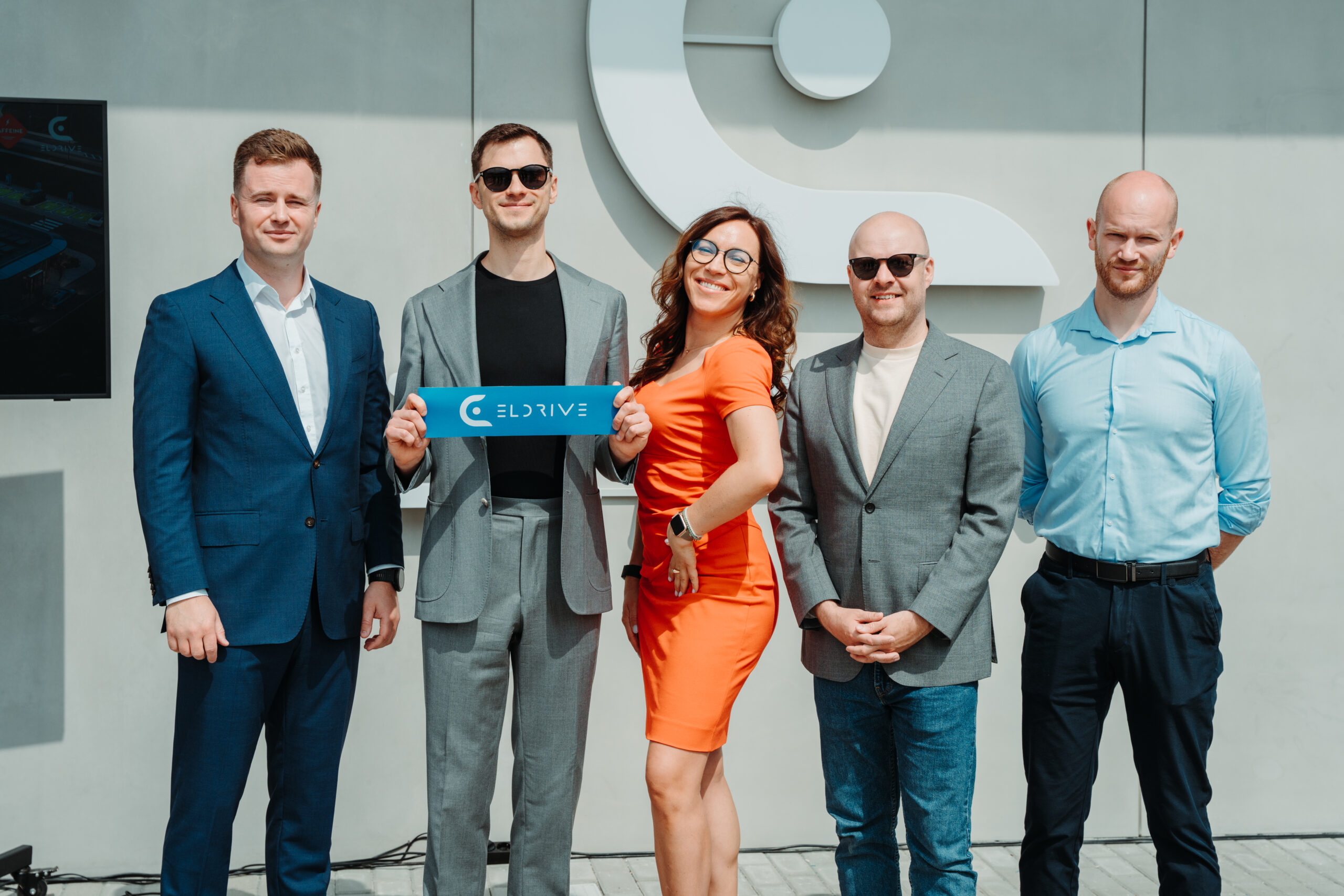 Varėnoje – naujas elektromobilių įkrovimo parkas
