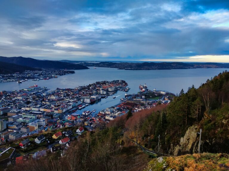 Parduodami butai Norvegijoje: 18 patarimų perkantiems turtą Norvegijoje 2025 metais