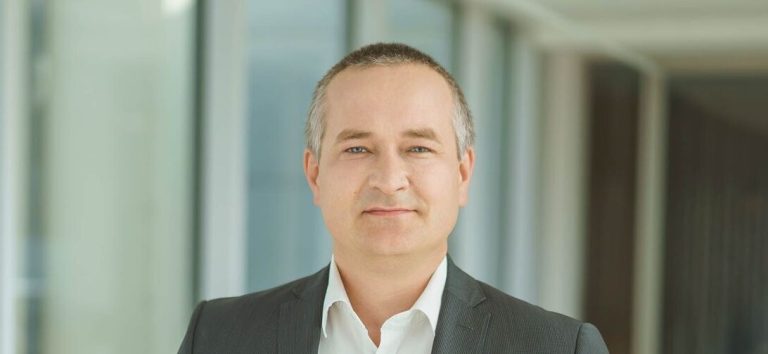 Prieššventinės spūstys tampa kantrybės išbandymu vairuotojams: kaip sumažinti įtampą prie vairo