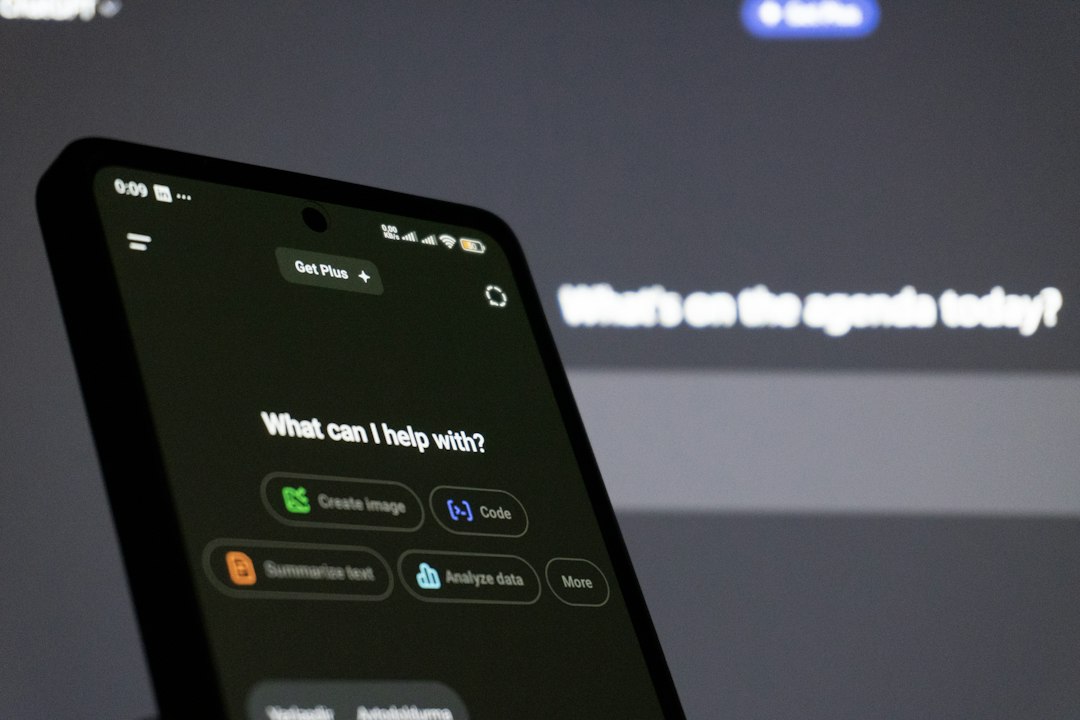 Dirbtinio intelekto asistento sąsaja išmaniajame telefone