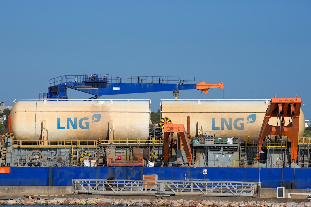 LNG infrastruktūra ir suskystintųjų gamtinių dujų kroviniai – asociatyvi iliustracija