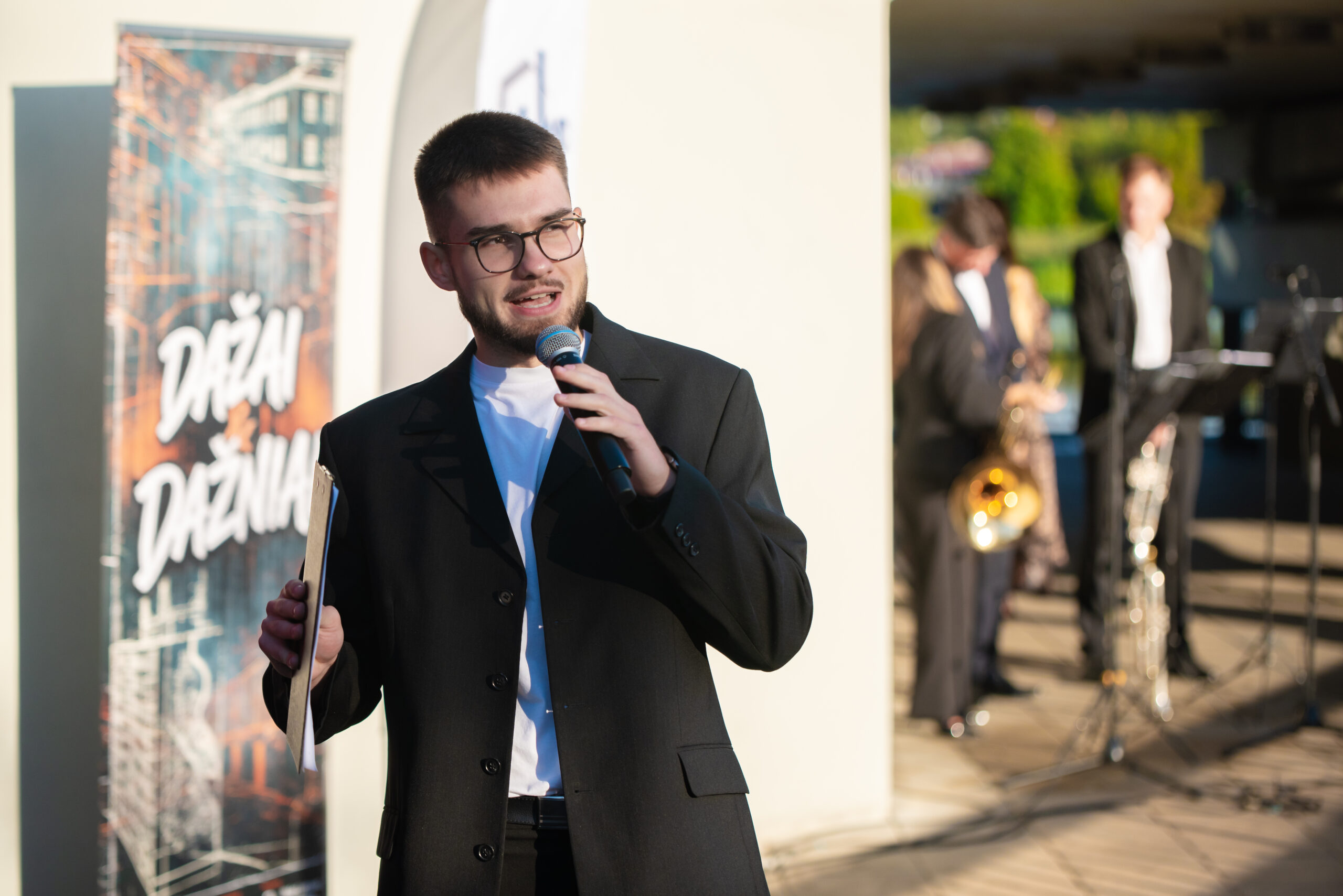 Projekto „Dažai & dažniai“ atidarymas Grigiškėse