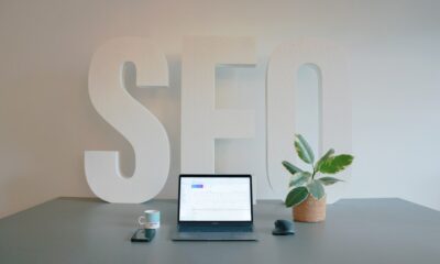 SEO darbo vieta ir skaitmeninės rinkodaros iliustracija