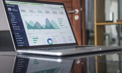 SEO rezultatų ir skaitmeninės rinkodaros analizė kompiuteryje