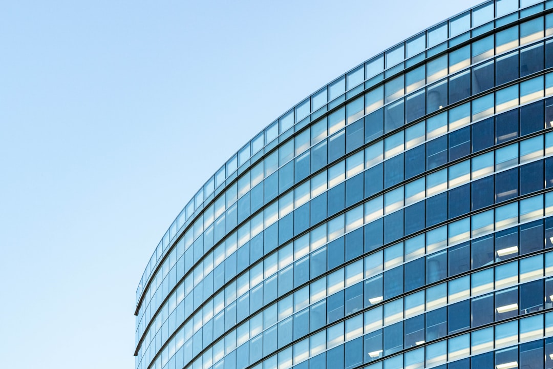 Asociatyvi verslo ir investicijų nuotrauka