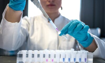 Teminė iliustracija: medical laboratory scientist blood testing