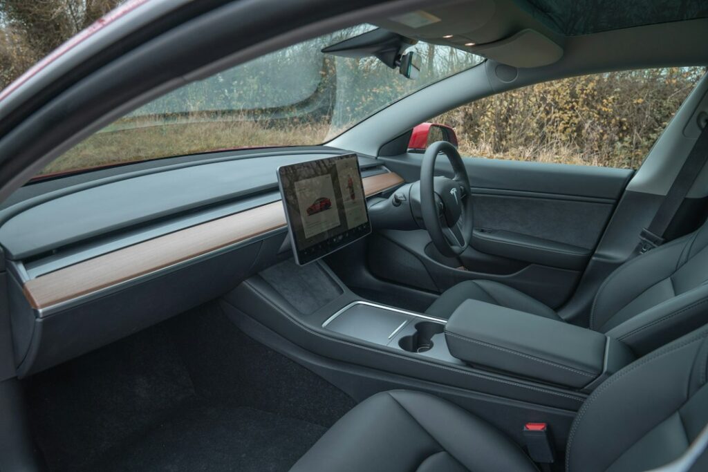 Teminė iliustracija: electric car charging vehicle interior dashboard