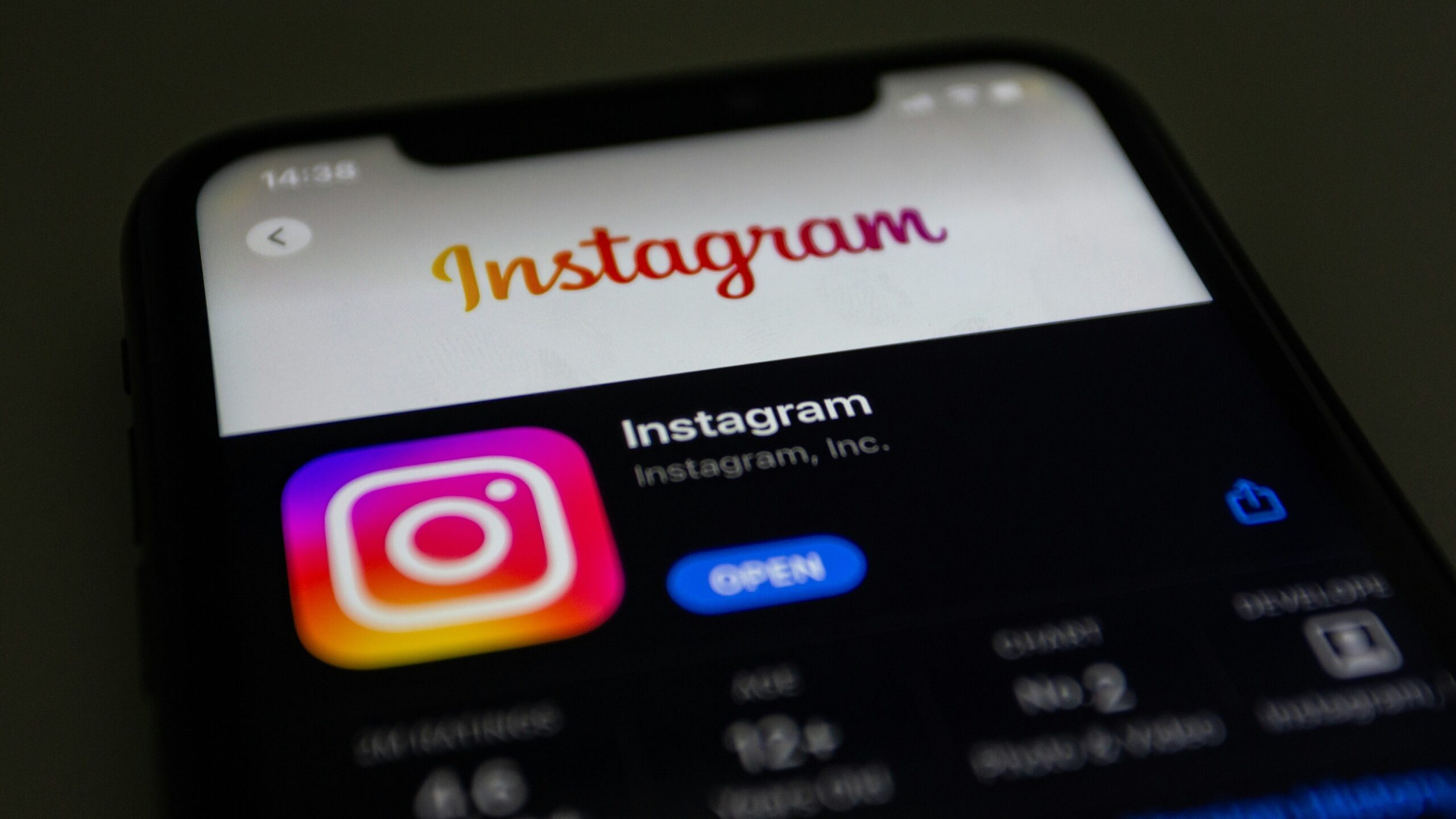 „Instagram“ programėlė telefone – asociatyvi nuotrauka