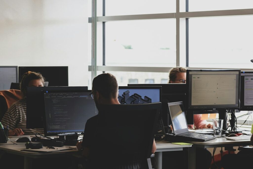 Teminė iliustracija: software engineer working computers at technology office