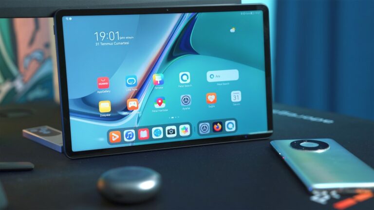 2 000 dolerių sulankstomas „iPhone Duo“ pasiekė parduotuves: „Apple“ žengia į „Samsung“ ilgai augintą rinką