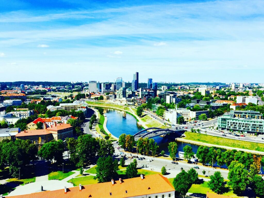 Vilniaus miesto panorama – Lietuvos ekonomikos iliustracija