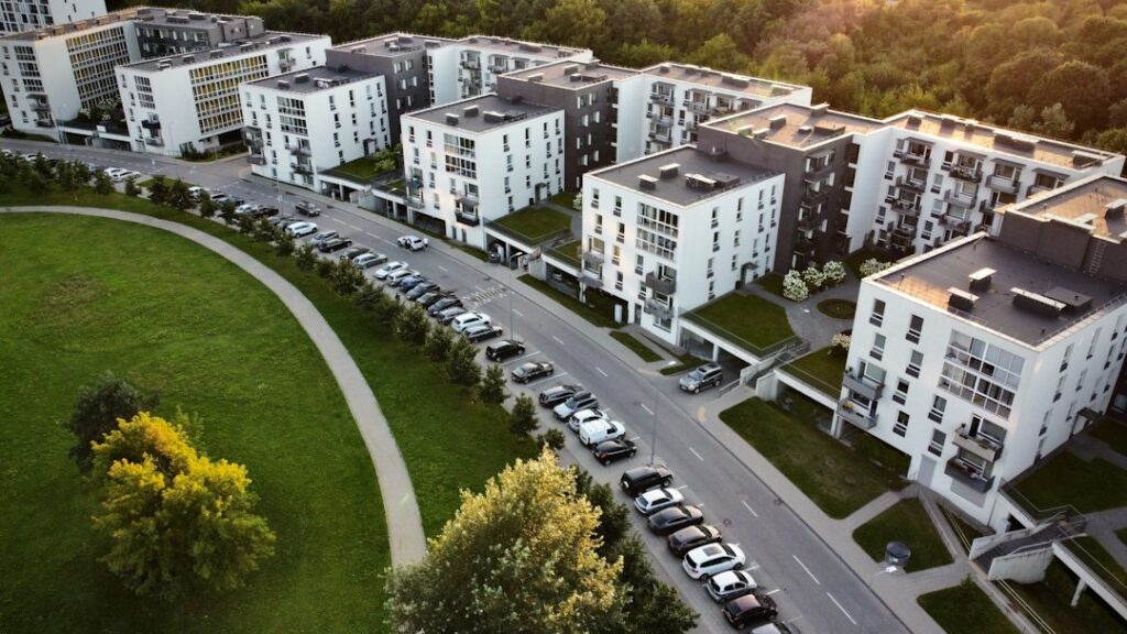 Vilniuje nebaigtas pastatas virs 43 mln. eurų projektu „AMPÈRA“: dar nepradėjus statybų rezervuota apie 40 proc.