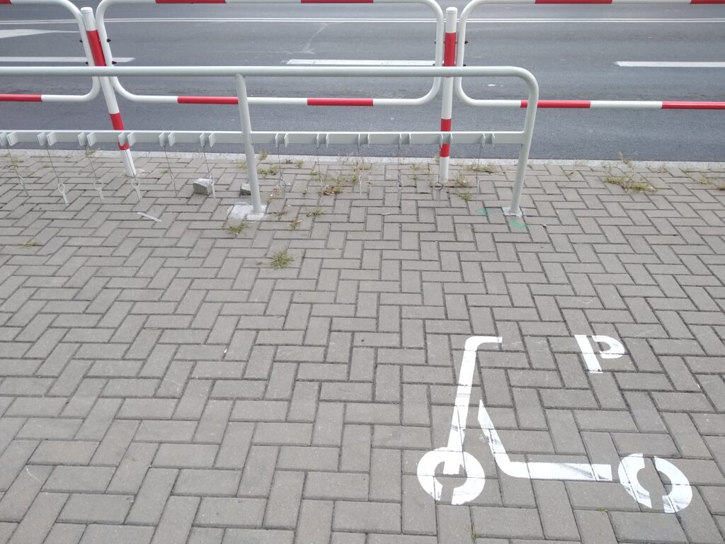 Elektrinių paspirtukų taisykles siūloma griežtinti: amžiaus riba ir registracija