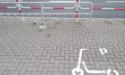 Stovintys elektriniai paspirtukai