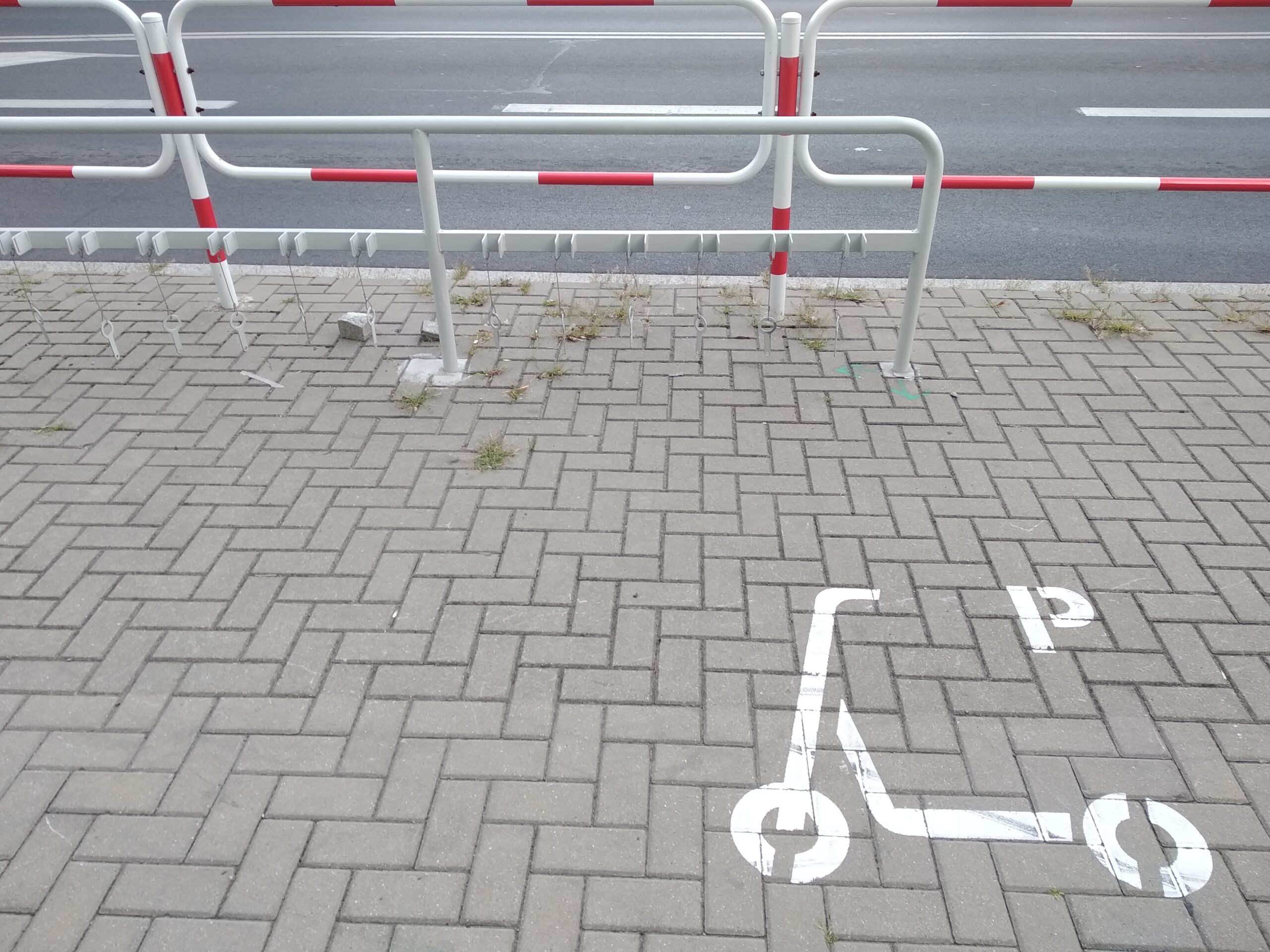 Elektrinių paspirtukų taisykles siūloma griežtinti: amžiaus riba ir registracija