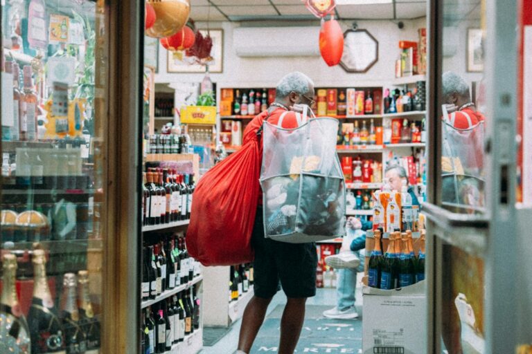 „Instacart“ svarsto pardavimą: dėl bendrovės kalbėjosi „DoorDash“ ir „Uber“